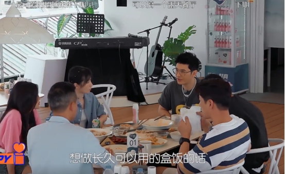 湖北|中餐厅做800份爱心盒饭，看清饭盒的标准后，是不是作秀一目了然