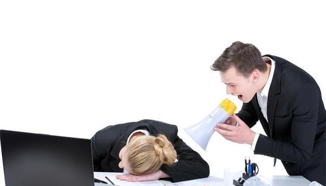 |领导说：“公司不缺你一个”，老实人不敢回话，高情商这样答