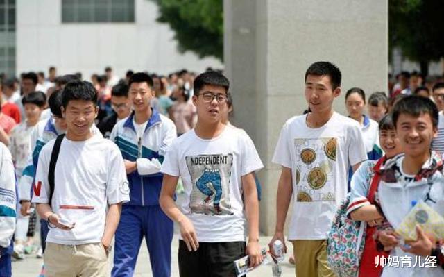 录取通知书|女儿考上“双一流”大学，妈妈晒录取通知书，为何回复全是可惜？