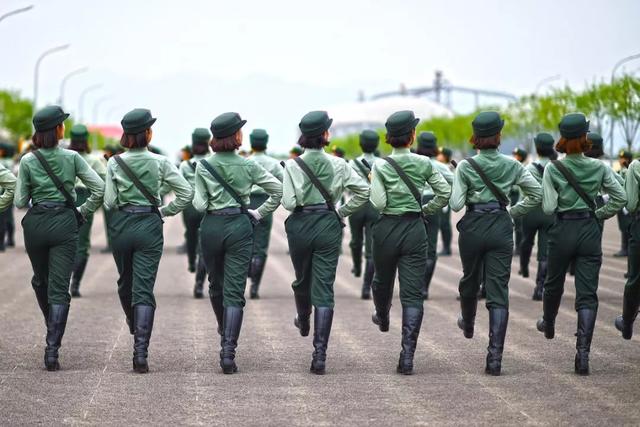 清朗天空|福建女兵荣立二等功，家乡人武部做法真暖心！