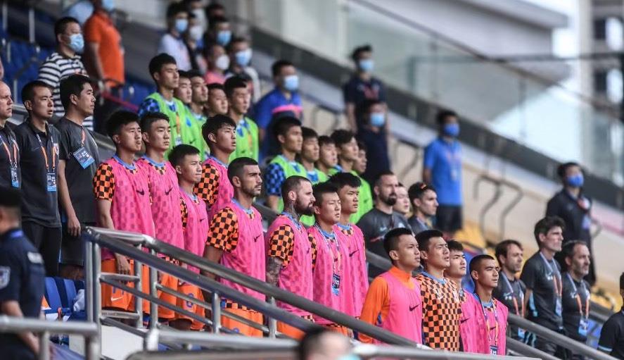 中超|李霄鹏哪来的自信?看看替补席就知道了,这才是中超豪门!