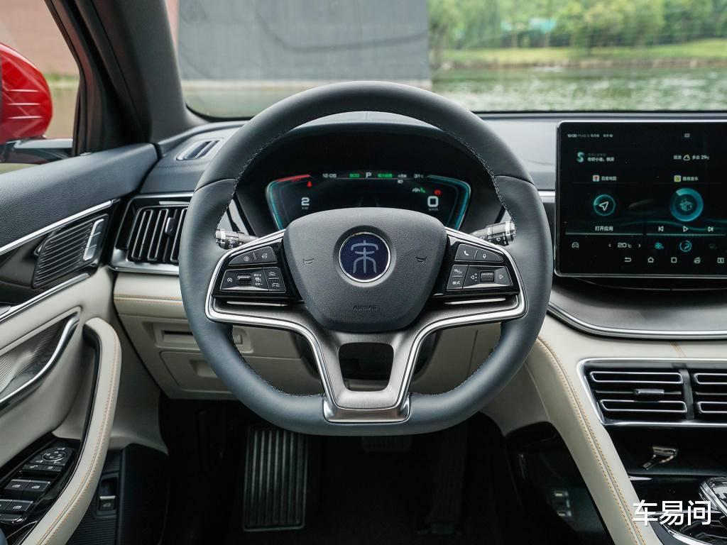 比亚迪|现在比亚迪真有点高攀不起，大灯玩的比奥迪牛，内饰质感直追奔驰