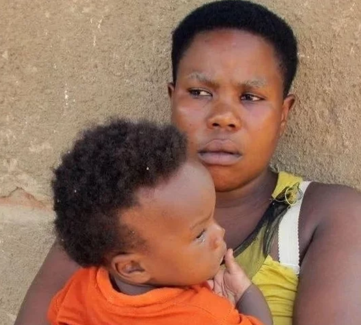 無名可取 12岁嫁人36岁生下44个孩子的非洲女人，求医生切除子宫，如今怎样