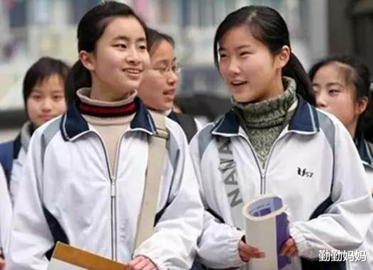 【中考】初中生是否应该“住校”？班主任说出实话，3点原因很现实