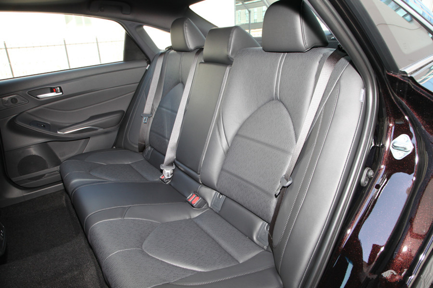 大众汽车|丰田又成功了！入门就配10气囊，一箱油跑980KM，30天卖12256辆