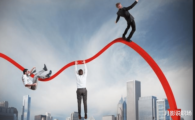 『』领导的这些行为,表面是重用其实是在坑你,不要再犯傻了!