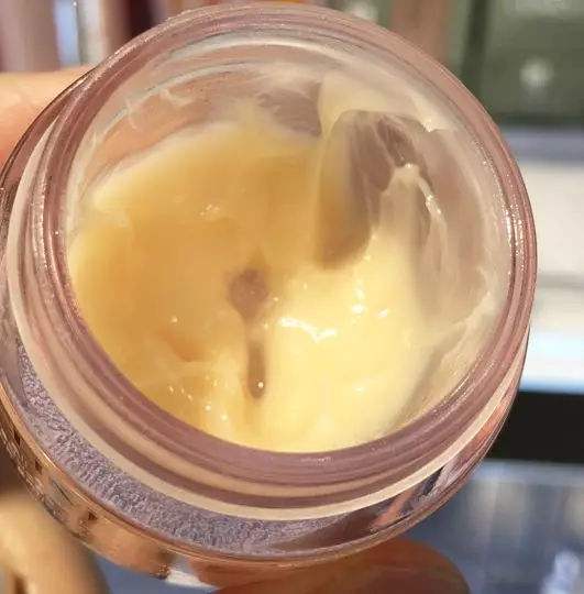 【护肤】睡前坚持3个护肤习惯，皮肤就能变好，痘痘也变少，却没人能做到