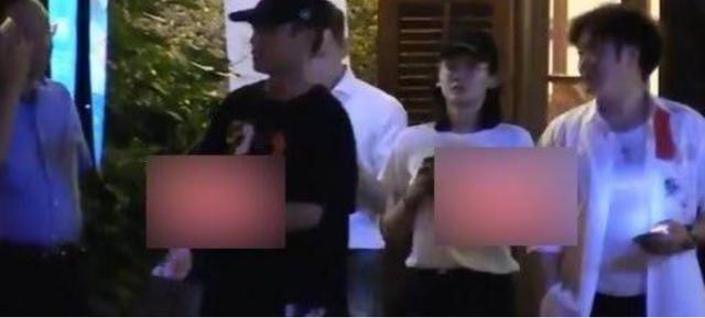 『郑恺』郑恺苗苗官宣领证！疑奉子成婚？结婚照一个动作意味深长