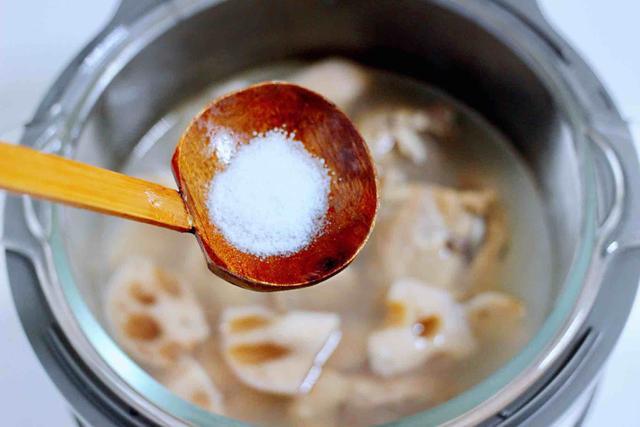 莲藕|莲藕和它是绝配，隔三差五喝，养肝除湿，强身健体，腰腿不酸了