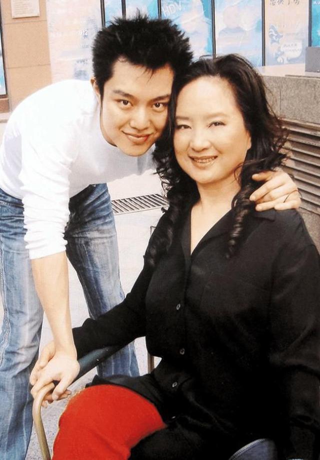 #演艺圈#80年代十位女星母子照，星二代颜值普遍高，林芳兵儿子已进军演艺圈