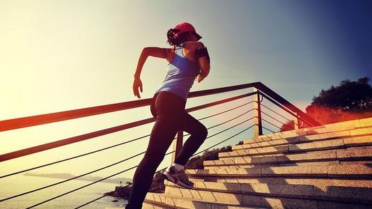 |“最美外婆”火出圈，抱着孙子一脸宠溺，外婆：别看我了，看孩子