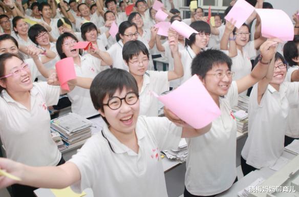 姐姐|双胞胎姐妹高考只差5分,竟是不同命运,10年后差了“一个世界”