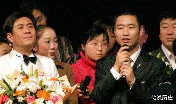 弋说历史|丛飞生前资助200多贫困儿童，逝世后和妻子合葬，却很少有人来祭拜