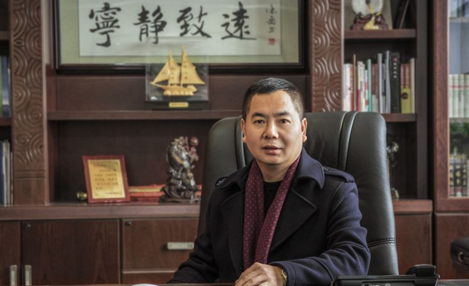 『周劲松』平江小伙卖猪创业,卖风味小鱼年挣1亿!鱼类零食第一股将上市