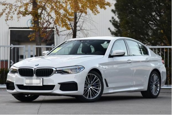 宝马530|奔驰E300L和宝马530Li哪个适合年轻人开？