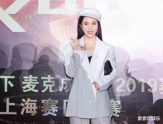 关晓彤|5000块买一首歌，唱火后却赚一亿多，被网友评价一首歌吃一辈子