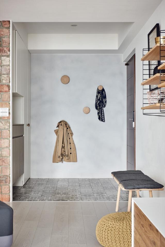 【】70平小户型，客厅后面藏书房，开放式厨房，使得空间敞亮透明