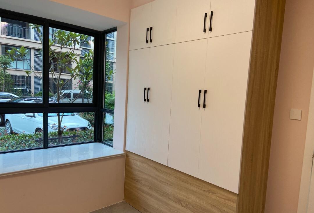 |硬装结束，保洁做完还没布置家具，自己买板材请木工打柜子很满意