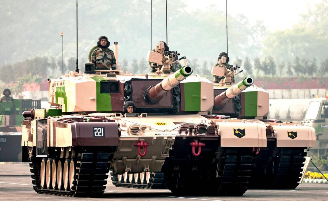 「印度」印度自造坦克连破世界纪录，令99坦克望尘莫及，西方：能存活百年
