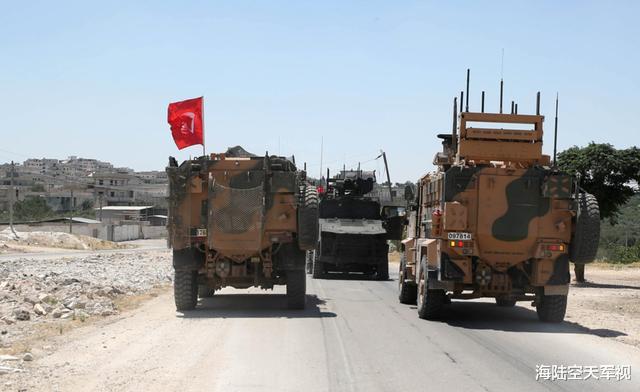 紙老虎現出原形，土耳其開始從敘利亞基地撤軍，營地也被放火拆除-圖3