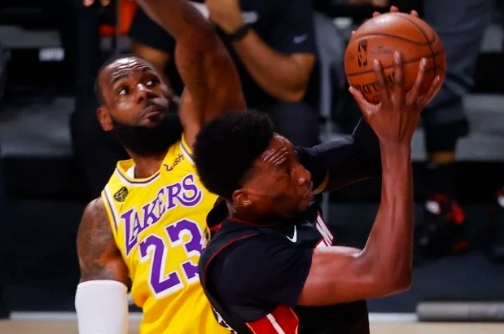 勒布朗·詹姆斯|湖人主帅沃格尔有多强？落后13分敢换下詹姆斯，神调整打懵热火