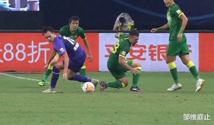 教练|进球被取消+2张黄牌!泰达教练组怒找裁判要说法,谁注意到王宝山