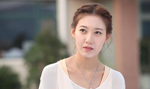 高露：《完美关系》收官，高露低调走红，婉拒苏有朋嫁圈外人后生活美满