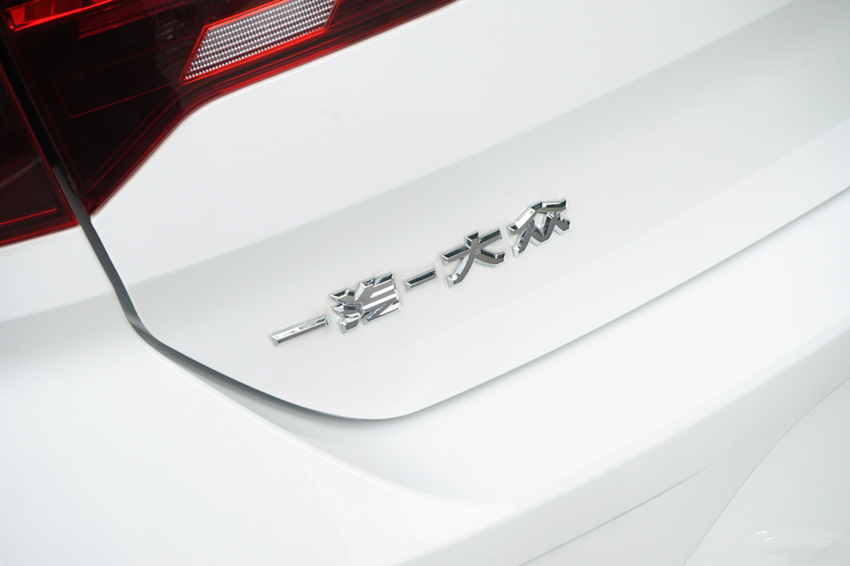 【大众汽车】大众“尊严”都不要了!起步13.6万跌至9万,30天卖了10796辆