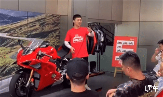 杜卡迪|首批20款杜卡迪V4交车，自带定风翼，清一色法兰红，买主们不简单