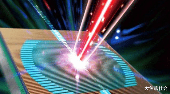 芯片|华为宣布大事！暂停钻研光刻机，直接转型屏幕芯片！