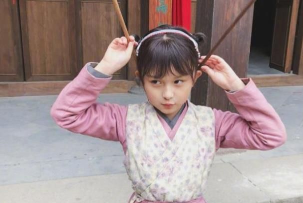 整容：2岁被导演看中年入百万，因长得太美被禁止整容，10岁时已变这样