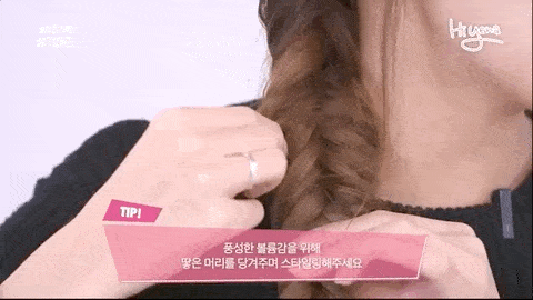 发型|别再烫羊毛卷了!今年流行“海藻卷”,减龄又显脸小!