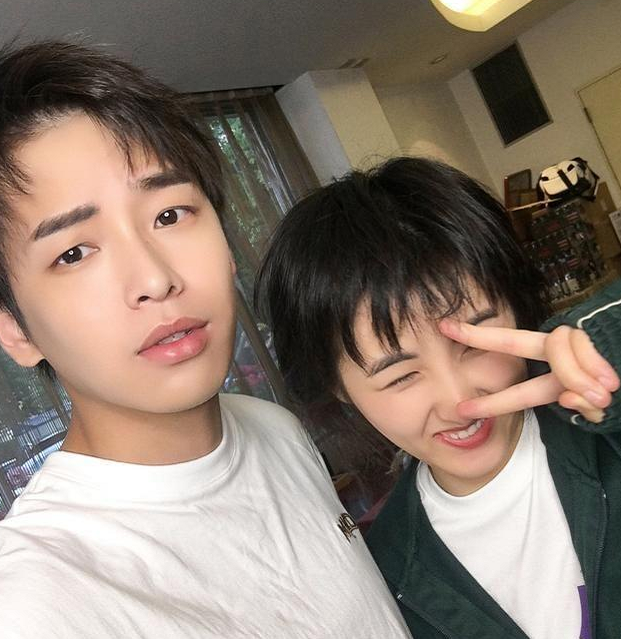 「张子枫」彭昱畅公开恋情后，张子枫更博，看到她评论区，忍不住露出姨母笑