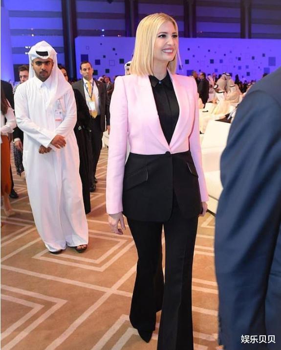 西装|伊万卡换发型！新发型穿粉色西服套装气场全开，撞衫范冰冰也不输