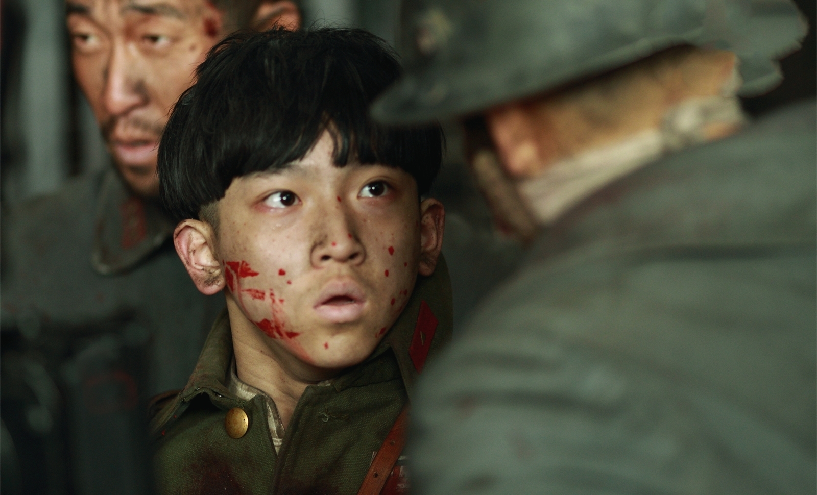八佰|《八佰》最大的败笔，毫无演艺经验的演员，在剧中担任重要角色