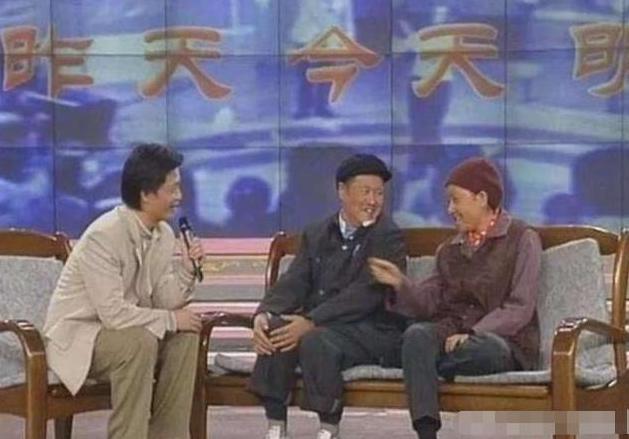 『宋丹丹』2008年春晚，赵本山宋丹丹后台拥抱痛哭：如果不是我俩，早就砸了