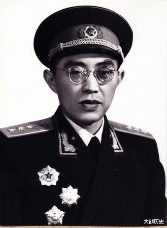 『革命』此二人都是18兵团司令员，为什么军衔相差甚远