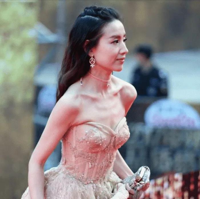 吴奇隆|谢霆锋的前妻，吴奇隆的前妻，刘恺威的前妻，都输给了他的前妻