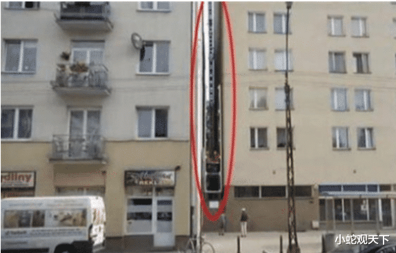 ##夹缝中的“豪宅”，面积仅有5平米，网友：这能住人吗?