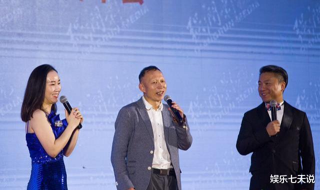 李明|他是赵薇同学,因丑成名妻女却貌美如花,岳母:没见过这么丑的