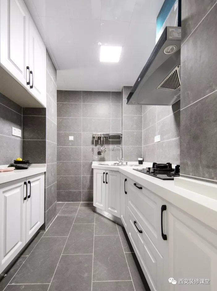 ##做不了正常U型橱柜，可以做窄柜收纳放电器