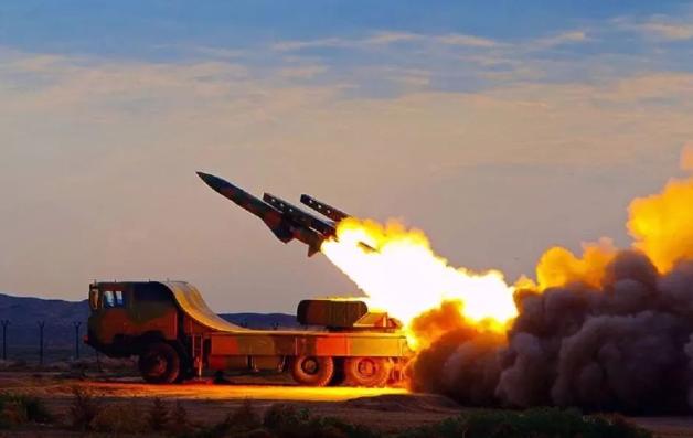 南海|南海局势风起云涌！美军机擅闯演习禁飞区后，解放军连发4枚导弹