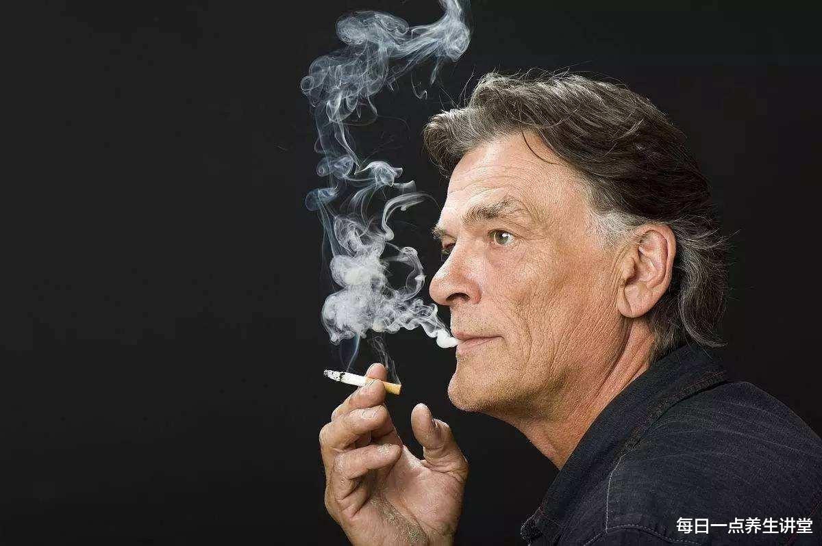 咳嗽▲“寿命较长”的男生，早起后通常有4个好行为，若你也有，祝贺你