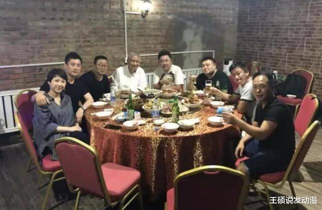 于谦|于谦排场有多大？饭桌上吴京不只要靠边坐，还要表演“大碗豪饮”