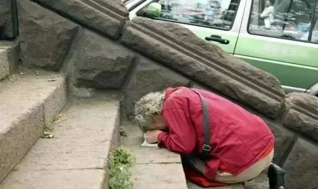 『考试』中国高考父母图鉴：在你看不到的角落，有你看不到的疲惫…