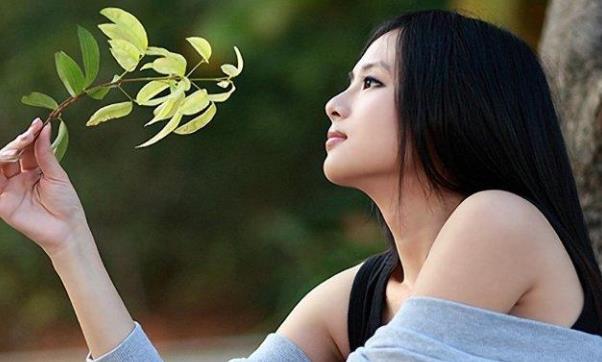 摩羯座■下月,桃花满天飞,缘从天上来,旧爱突袭,又惊又喜,终如愿复合