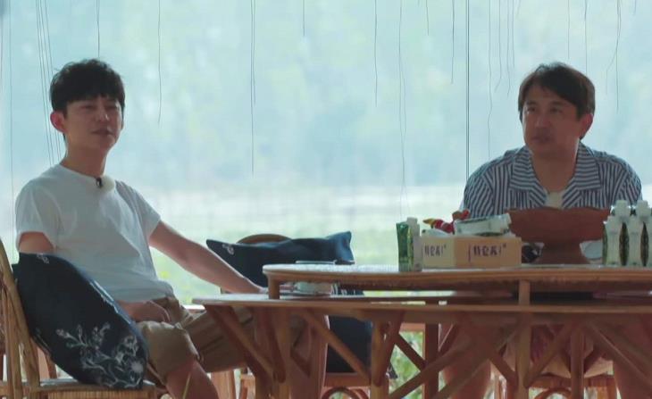 『张子枫』《向往4》播出时间出现变动，节目组发文公开道歉，观众要熬夜了