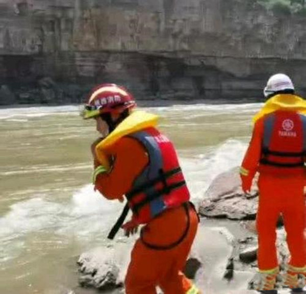 「虎门大桥」“5.2”坠河事件后续！19岁男子遗体漂至邻省，家属悲诉：死要见尸