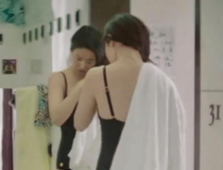 「刘亦菲」有种“放开”叫刘亦菲的纹身, 当她一转身, 粉丝，乐不出来