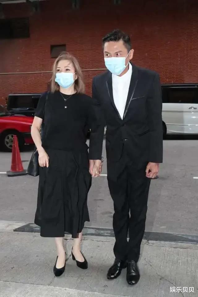 【刘德华】刘德华等众星携夫人罕见同框,参加梁洁华追悼会,唯独不见梁朝伟夫妇